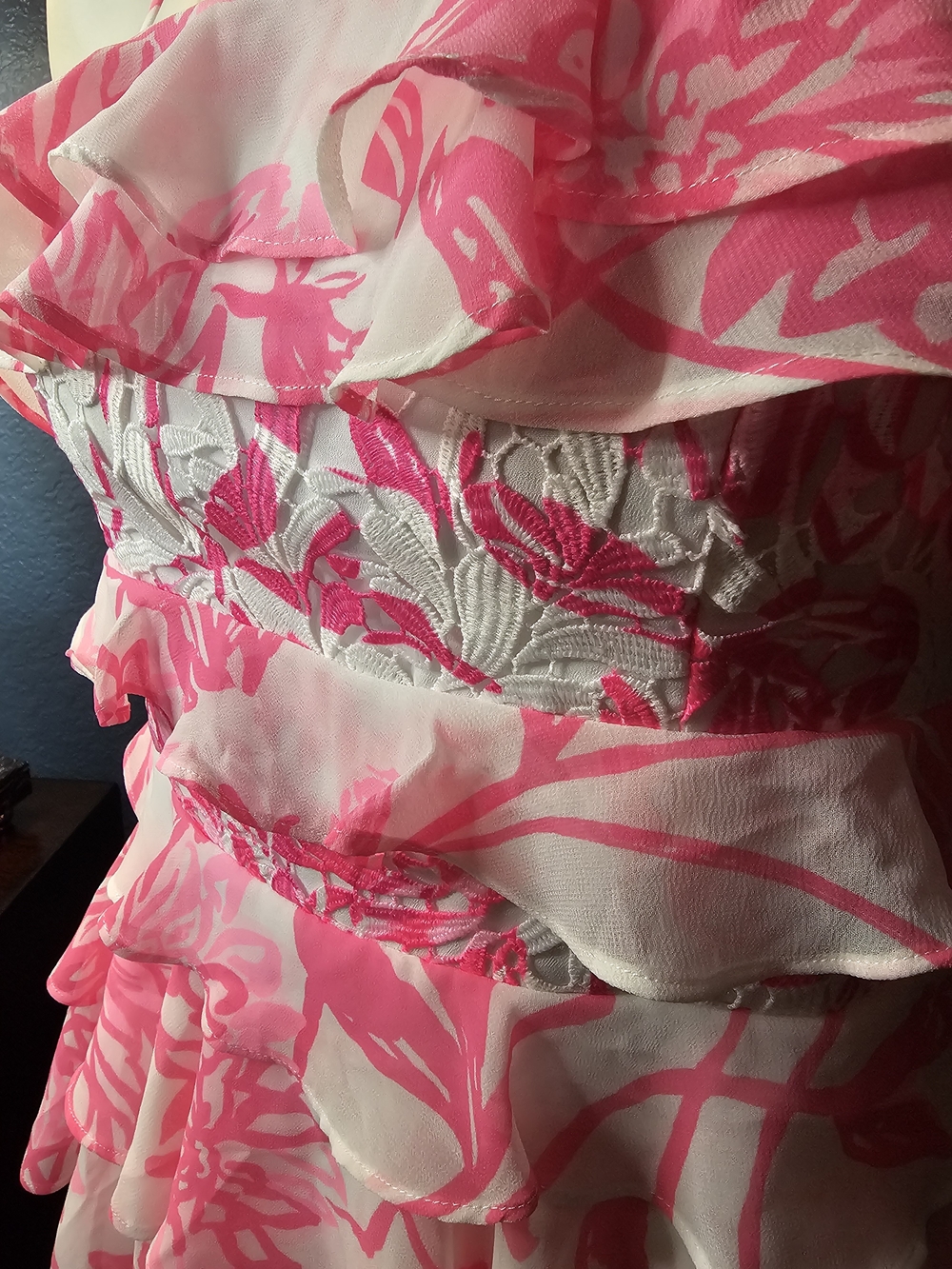 Lilly Pulitzer White Top with Pink Floral Ruffle Detail - Picture 2 of 8